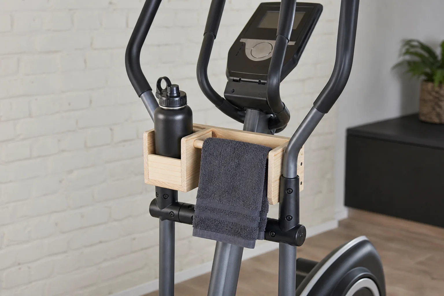 Crosstrainer Zubehoer selber machen: Getraenke- und Handtuchhalter bauen